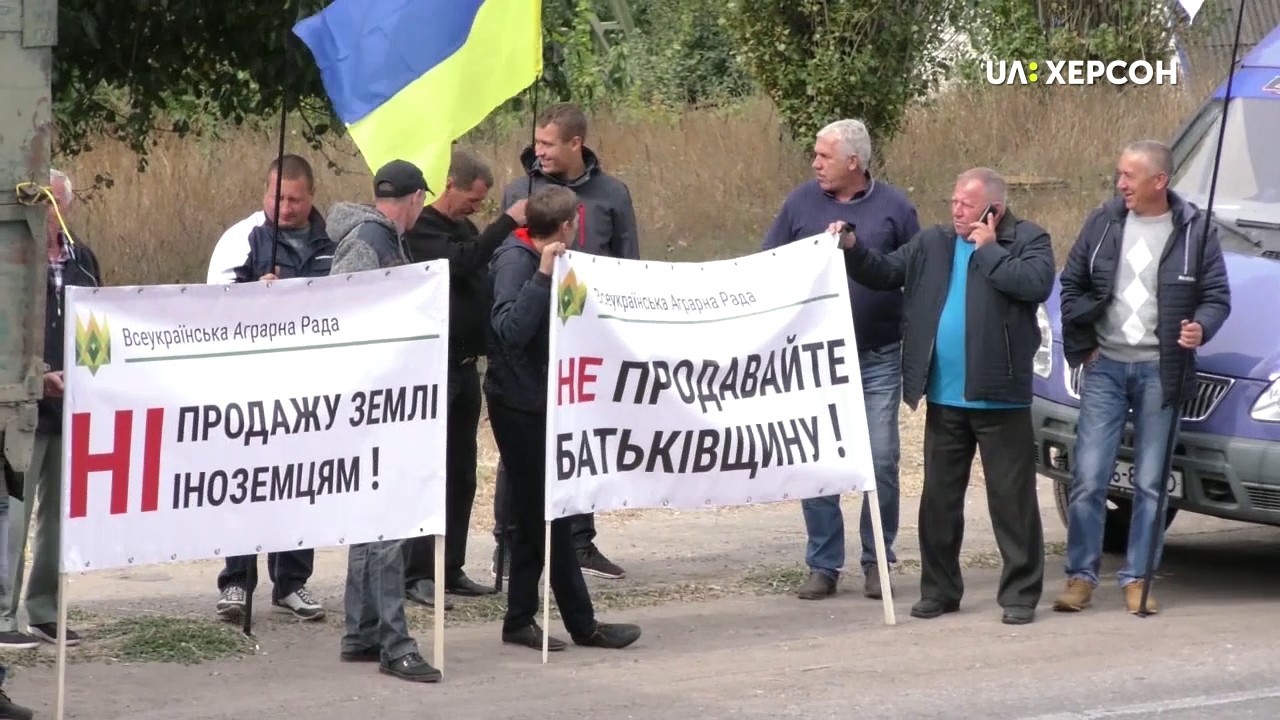 На трасі під Новою Каховкою протестували аграрії (ВІДЕО)