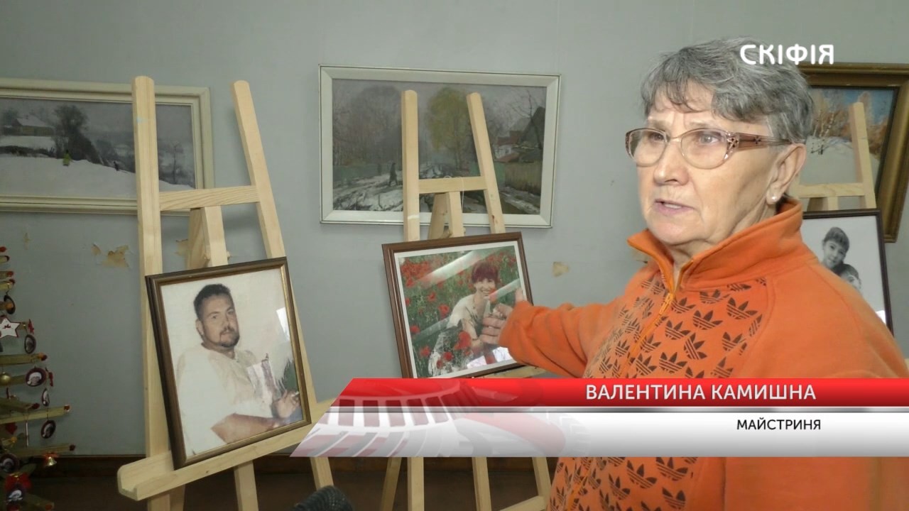Майстриня з Нової Каховки вишиває картини-портрети