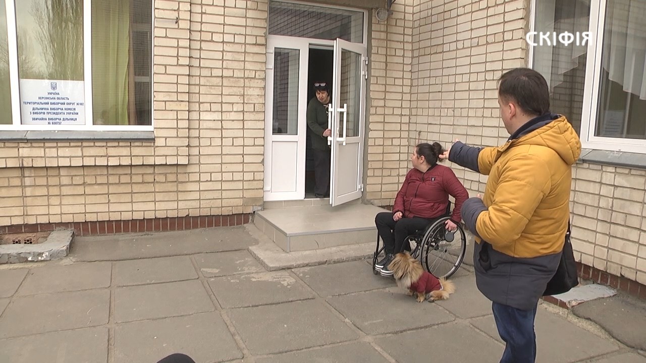 Кореспонденти Суспільного перевірили доступність виборчих дільниць для людей з інвалідністю (ВІДЕО)