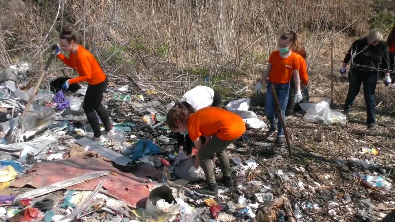 Херсонці зібрали 40 мішків сміття (ВІДЕО)