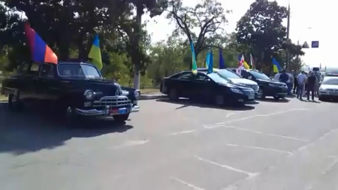 У Херсоні відбувається автопробіг до Дня Державного Прапора України (ВІДЕО)
