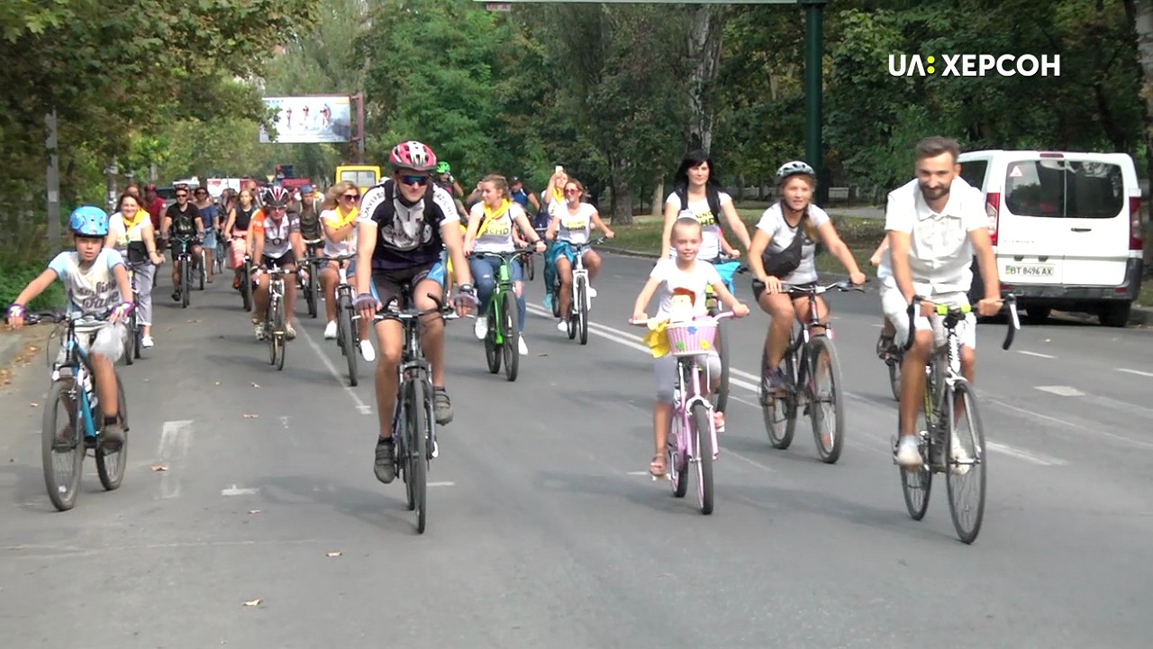З нагоди Дня міста для херсонських дівчат влаштували велопарад (ВІДЕО)